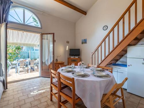 a kitchen and dining room with a table and chairs at Holiday Home Résidence Les Lauriers by Interhome in Meschers-sur-Gironde