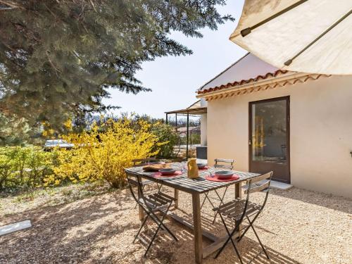 a picnic table in the backyard of a house at Holiday Home La campagne du Colorado by Interhome in Rustrel