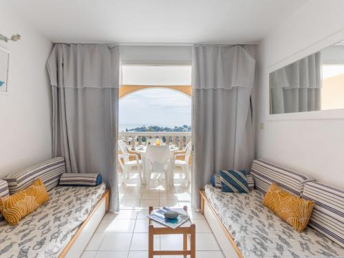 un salon avec deux canapés et une table dans l'établissement Studio Le Village - B1 331 by Interhome, à Agay