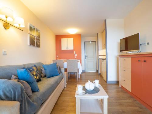 Photo de la galerie de l'établissement Apartment Le Village - E1215 by Interhome, à Agay