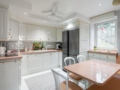 A kitchen or kitchenette at Apartment Grimaldi by Interhome