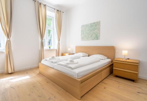 Säng eller sängar i ett rum på Cottageviertel - Stilvolles Apartment in Parknähe