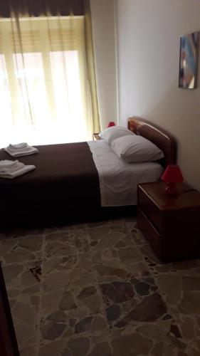 Säng eller sängar i ett rum på Lucy Home Lussuoso appartamento Recanati mare