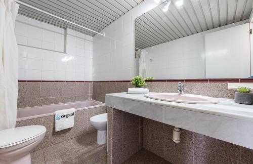 A bathroom at Apartamentos Riviera Arysal