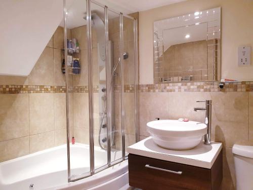 a bathroom with a sink and a shower at Cozy Muswell Hill 1-Bedroom Flat in London