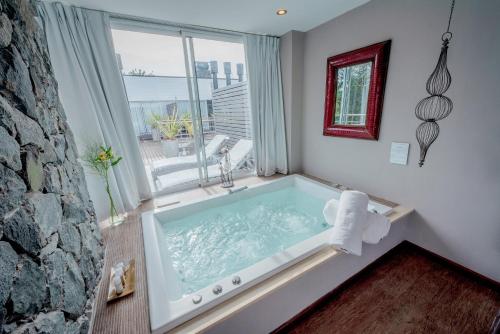 Bazén v ubytování Runa Moraira Apart & Spa nebo v jeho okolí