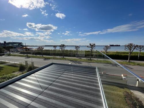 a view of the ocean from the roof of a building at Wohnungen mit direktem Meerblick in Laboe