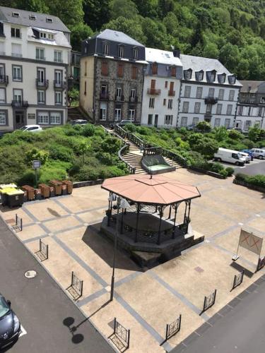 a gazebo in a courtyard in a city at Studio face au Thermes in Le Mont-Dore