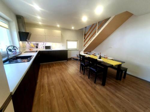 Η κουζίνα ή μικρή κουζίνα στο Apartma DAVID