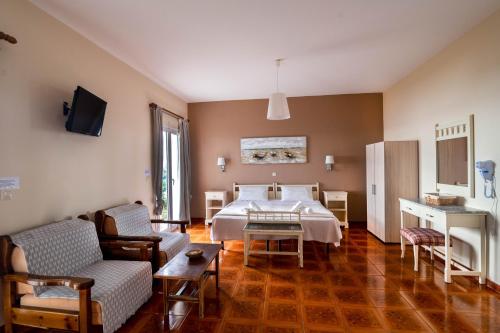 Gallery image of Lorraine's Cottage Style Studios, shared swimming pool and bbq only for guests at Simotata village in Kefallonia