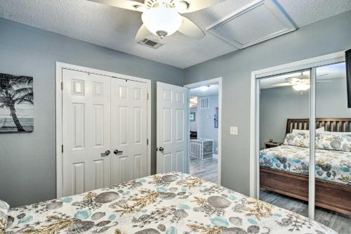 Katil atau katil-katil dalam bilik di Pensacola Home - 2 Blocks From Boat Launch!