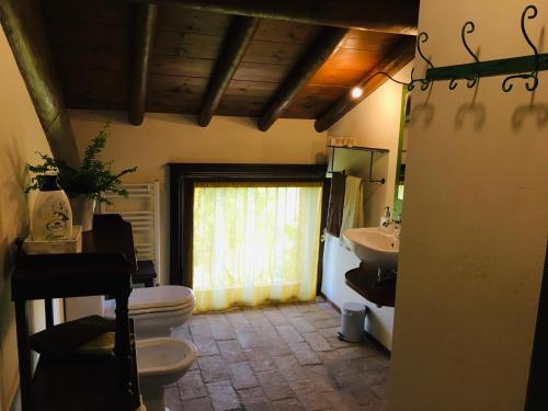 Koupelna v ubytování B&B Ai Tre Confini