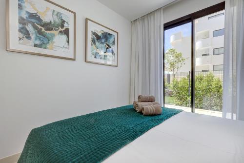 een teddybeer op een bed in een slaapkamer bij 092 - Ultra Modern, Spacious Apartment With Private Garden & BBQ in Málaga