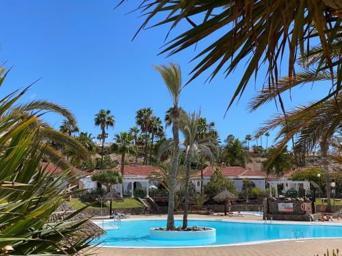 Bungalow Parque Golf by Sunhousescanarias & pool
