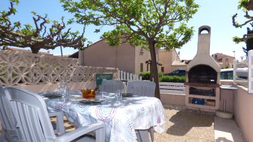 Photo de la galerie de l'établissement Pavillon T2 Mezzanine, Les Frégates, St Pierre la Mer, à Saint Pierre La Mer