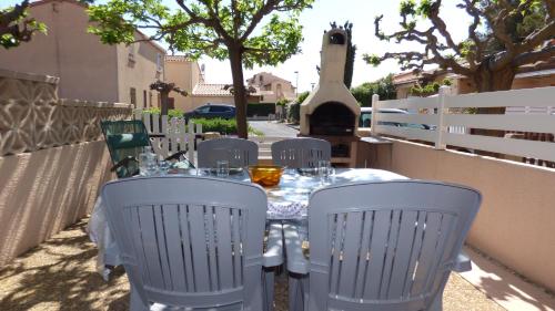 Photo de la galerie de l'établissement Pavillon T2 Mezzanine, Les Frégates, St Pierre la Mer, à Saint Pierre La Mer
