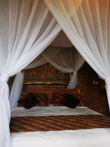 Ένα ή περισσότερα κρεβάτια σε δωμάτιο στο Villa Rimba Ubud