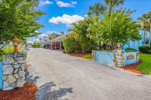 Cayman 201 home – Photos 2