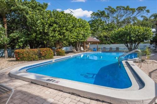 Cayman 201 home – Photos 3