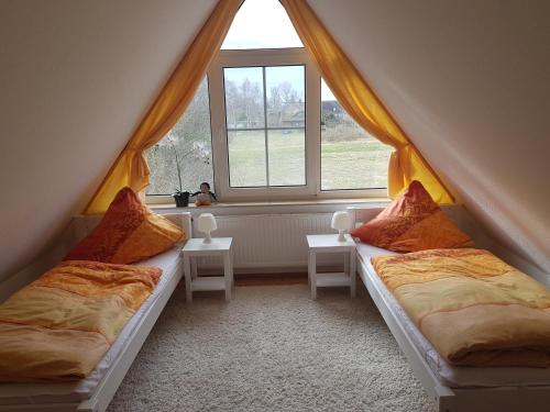 Tempat tidur dalam kamar di Strandzauber
