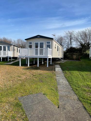a row of mobile homes parked in a yard at Forget Me Not Caravan - Littlesea Haven Holiday Park, Weymouth in Wyke Regis