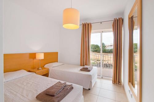 Ένα ή περισσότερα κρεβάτια σε δωμάτιο στο Costa Cabanas 68