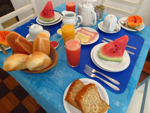 Opções de café da manhã disponíveis para hóspedes em Pousada Estrela do Mar