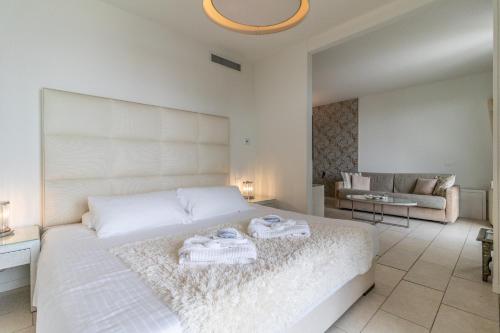 Una cama o camas en una habitación de Vistamare Suite