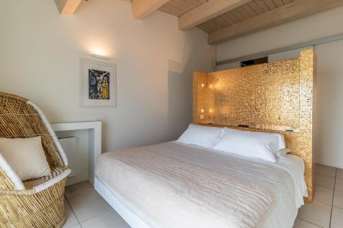 Una cama o camas en una habitación de Vistamare Suite