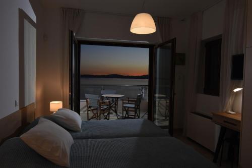 Letto o letti in una camera di Villa Dafni - Infinite Sea Vistas with Private Pool