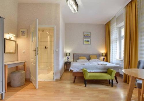 a bedroom with a bed and a walk in shower at Słoneczna Willa & sauny in Kudowa-Zdrój