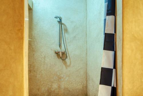 Ένα μπάνιο στο Villas 95 Appart'Hôtel