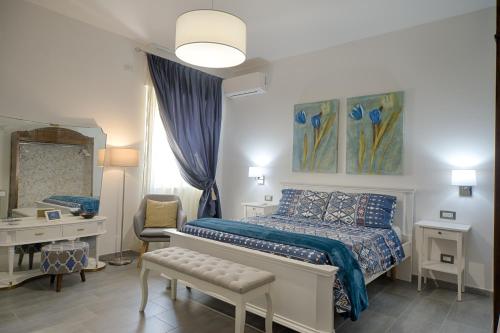 Cama o camas de una habitación en Cozy guest house Downtown