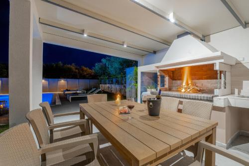 Αίθριο ή υπαίθριος χώρος στο Villa Pergola