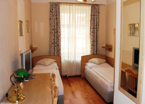 Postel nebo postele na pokoji v ubytování Hotel Graf Stadion