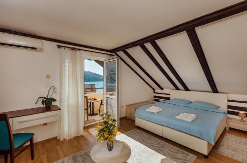 Postel nebo postele na pokoji v ubytování Apartmani Mara