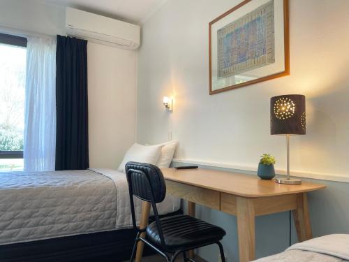 Postel nebo postele na pokoji v ubytování Aotearoa Lodge