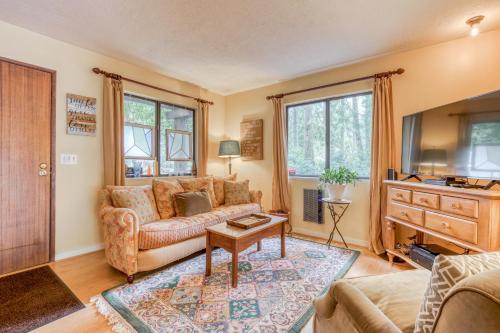 Sandy River Mountain Home – Photos 2