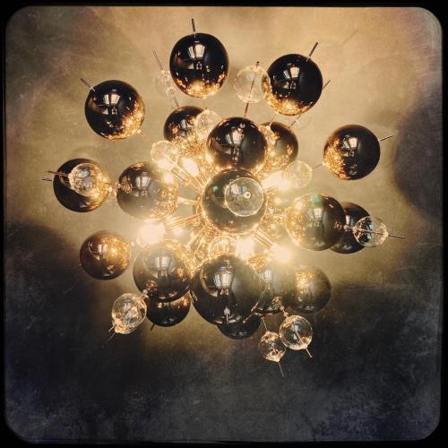 a chandelier with gold and silver bulbs on a table at Das SinGold Hotel mit Highspeed WLAN und digitalem Schlüssel in Schwabmünchen