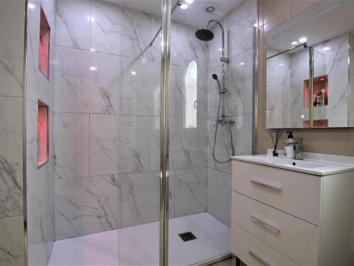 Koupelna v ubytování Penthouse in Sucina with Pool and Golf