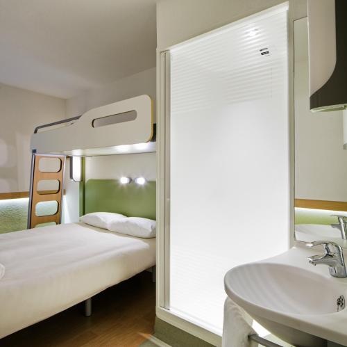 Кровать или кровати в номере ibis budget Hotel Edinburgh Park