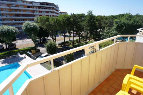 Pogled na bazen u objektu Apartment in Porto Santa Margherita 42869 ili u blizini