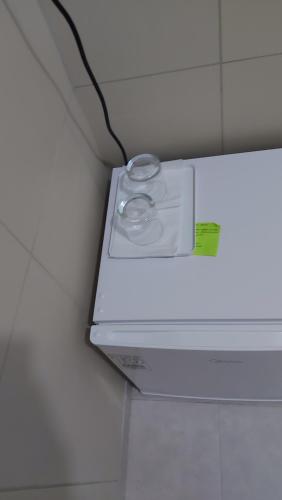 a close up of a printer with a wire at Mini suíte Atitude no centro de Maragogi in Maragogi