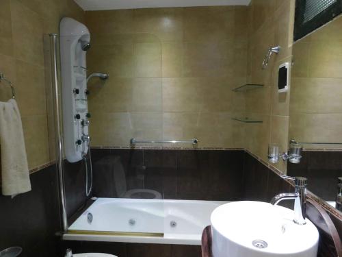 a bathroom with a bath tub and a sink at No me Olvides -Salta-somos mascoteros in Salta
