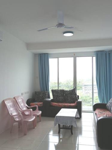 Χώρος καθιστικού στο Ike village homestay near with UITM