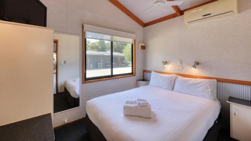 A bed or beds in a room at BIG4 Swan Hill