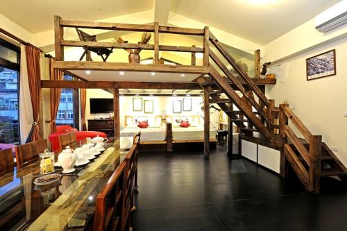 a room with a loft bed and a living room at Windsor's Vanilla Garden B&B in Jiufen