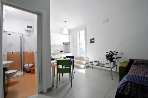 a room with a kitchen and a table and a bed at Salento Mare Daniela in Leuca