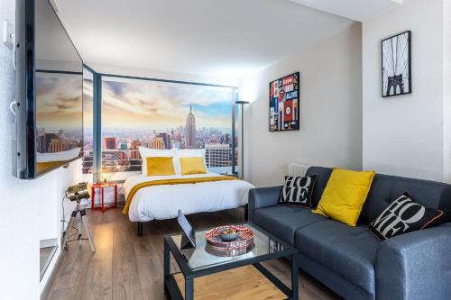 a living room with a bed and a couch at Le 31-GregIMMO-Appart'Hôtel in Montbéliard