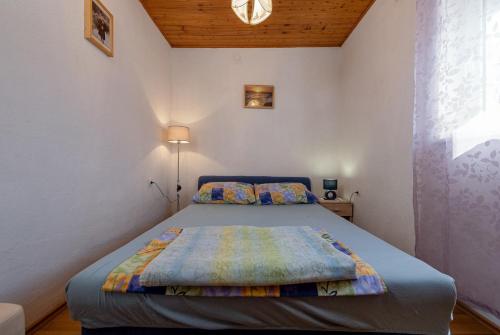 Ένα ή περισσότερα κρεβάτια σε δωμάτιο στο Holiday House Marin Vinisce